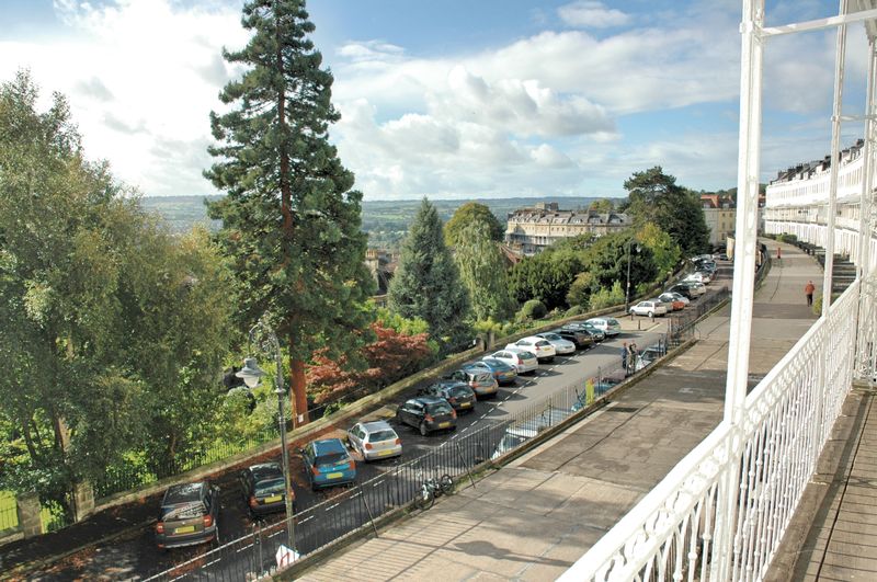 2 bed flat to rent in Royal York Crescent, Clifton Village 0