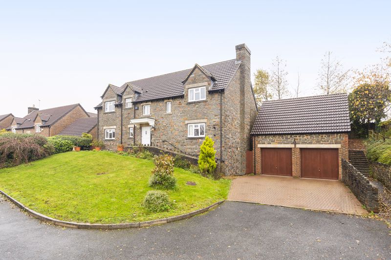 An immaculately presented, EXECUTIVE FAMILY HOME with four bedrooms and private rear garden situated in the ever popular Private Road, Miners Close which backs on to private woodland and Long Ashton Golf Course.