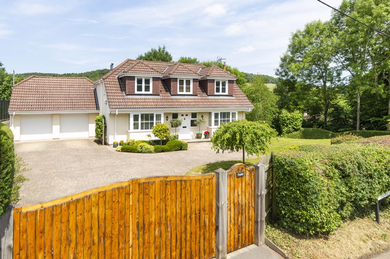 GUIDE RANGE £1,000,000 - £1,100,000 - Orphir - Beautifully presented four bedroom detached family home built in 2008 situated in c0.45 acre plot with garage and off street parking. 