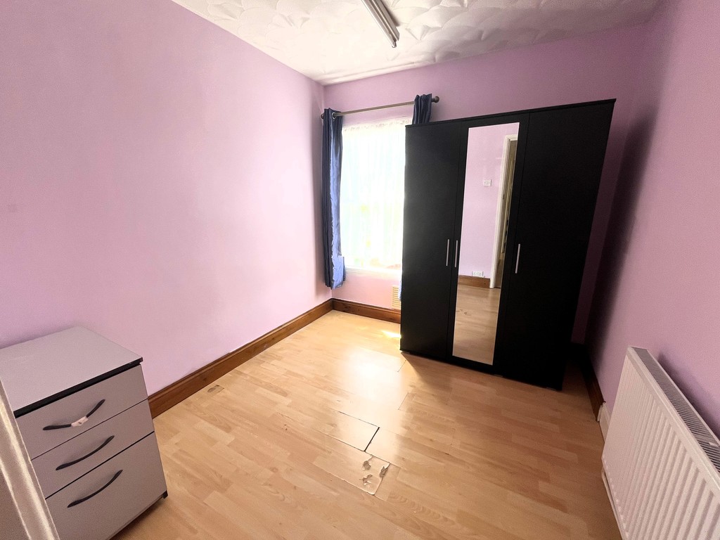 3 bed semi-detached house to rent in Inverness Road, Middx 5