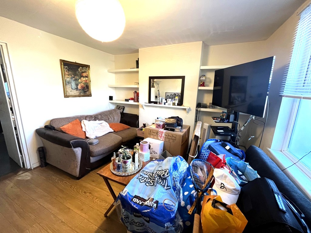 2 bed end of terrace house to rent in Martindale Road, Middlesex 1