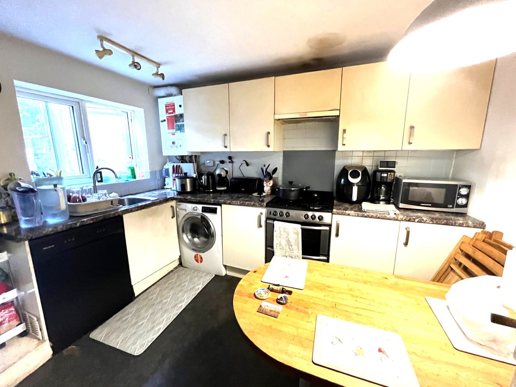 2 bed end of terrace house to rent in Martindale Road, Middlesex  - Property Image 5