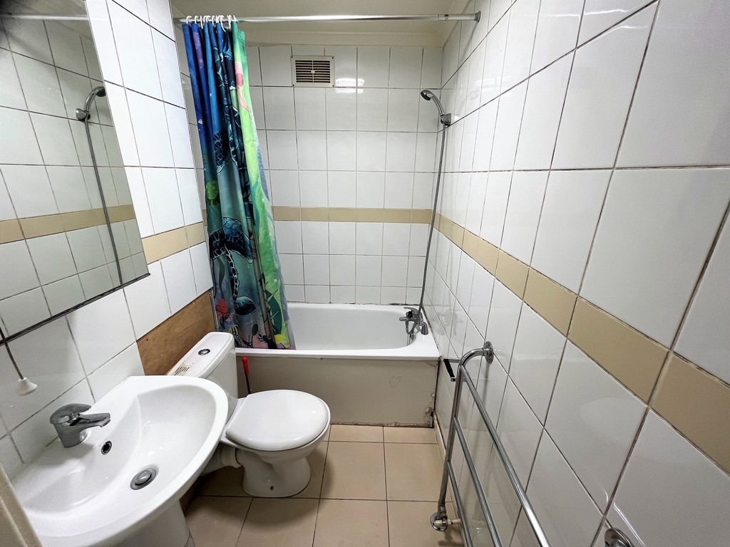 1 bed flat to rent in Ann Parkes Court, Hounslow  - Property Image 5