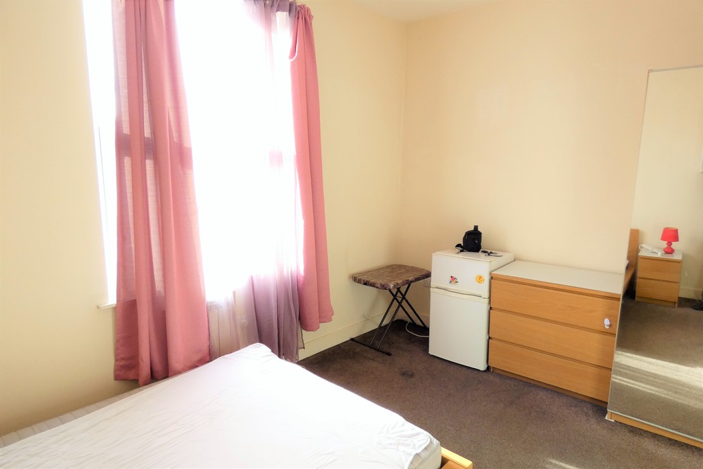 **INCLUDING COUNCIL TAX & WATER BILLS**A Lovely, modern clean double room with private En-Suite** Empire Estates are pleased to present this newly decorated double room - fully furnished and superbly located at Grove Road, Hounslow Central. This room benefits from having a BRIGHT & BEAUTIFUL DECOR, newly fitted carpets, fully furnished high standard furniture - large wardrobe, chest of drawers, double bed with mattress, fridge/freezer & a microwave. Other benefits a clean & tidy modern bathroom, TV aerial socket, telephone line, a fully fitted modern kitchen & allocated parking at the front and rear. This property is in an EXCELLENT DESIRABLE LOCATION as it is only minutes away from Hounslow Central Underground Tube Station for access to London, Hounslow central high street, local shops, amenities, restaurants, bus stops & Hounslow Railway Station for access to surrounding areas!