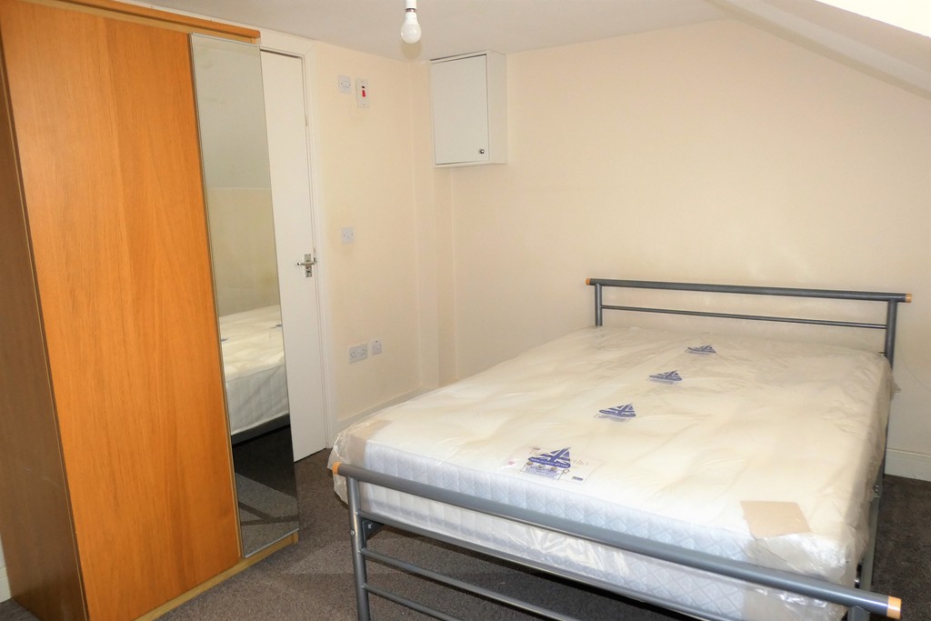 Empire Estates are pleased to present this newly decorated double room SINGLE OCCUPANCY - fully furnished and superbly located on Grove Road, Hounslow Central. **INCLUDING COUNCIL TAX & WATER BILLS**A Lovely, modern clean double room with private En-Suite** Empire Estates are pleased to present this newly decorated double room - fully furnished and superbly located on Grove Road, Hounslow Central. This property is in an EXCELLENT DESIRABLE LOCATION as it is only minutes away from Hounslow Central Underground Tube Station for access to London, Hounslow central high street, local shops, amenities, restaurants, bus stops & Hounslow Railway.