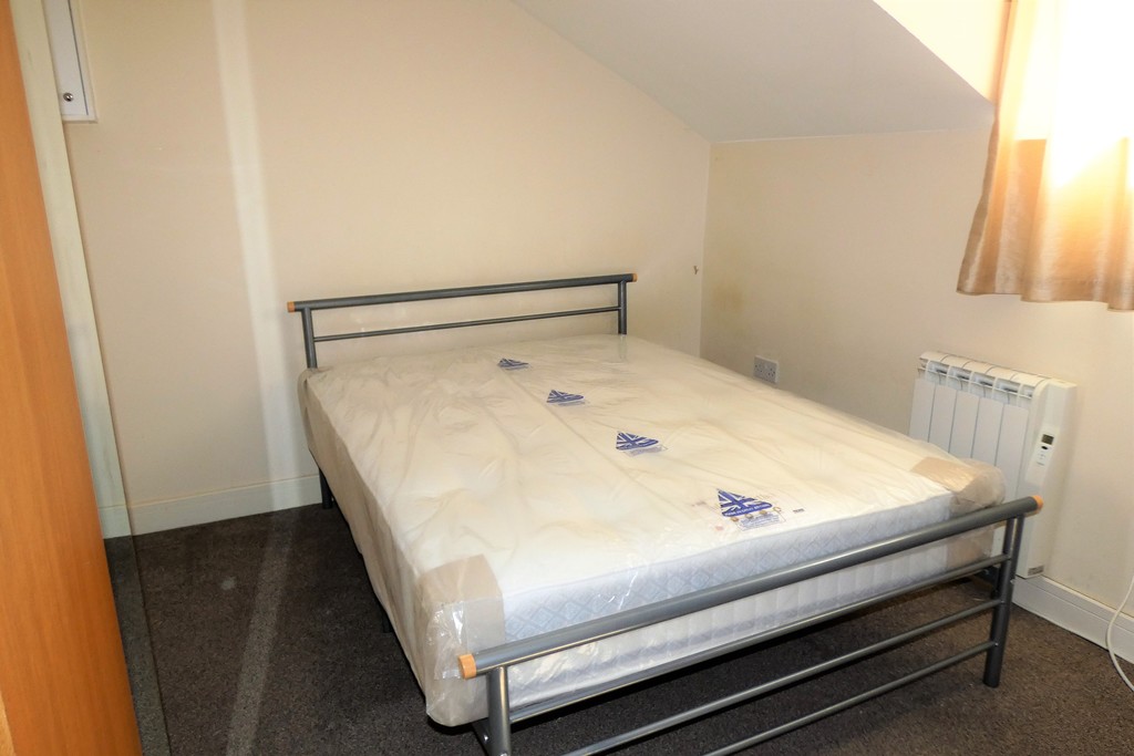 1 bed house share to rent in Grove Road R, Middlesex 2