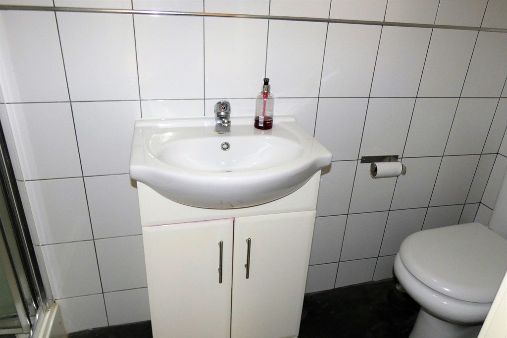 1 bed house share to rent in Grove Road R, Middlesex 5