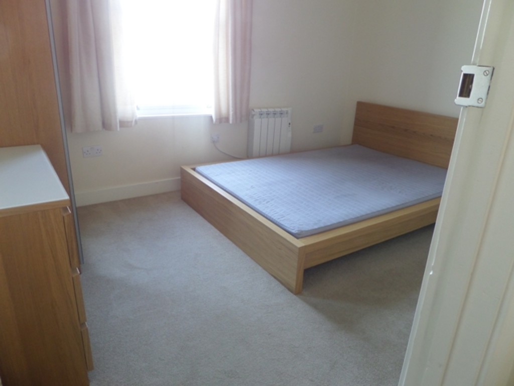 1 bed house share to rent in Grove Road R, Middlesex 2