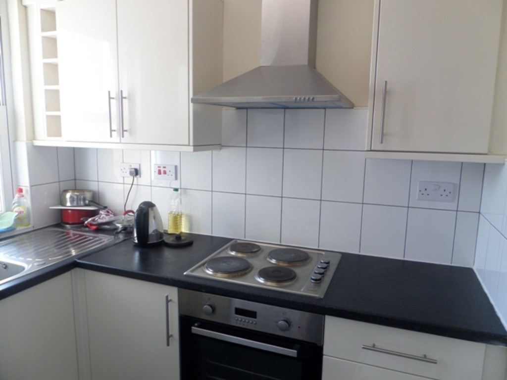 1 bed house share to rent in Grove Road R, Middlesex 7