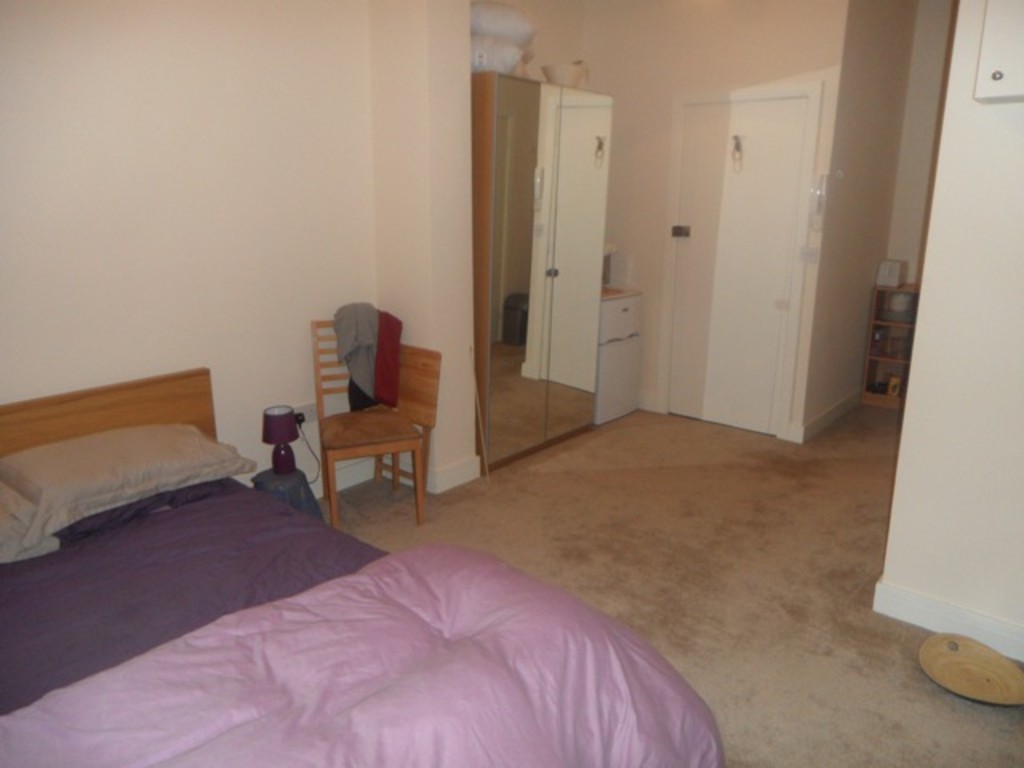 **INCLUDING COUNCIL TAX & WATER BILLS**A Lovely, modern clean double room with private En-Suite**Empire Estates are pleased to present this  - fully furnished and superbly located at Grove Road, Hounslow Central. This room benefits from having, fitted carpets, fully furnished , wardrobe, chest of drawers, double bed with mattress, fridge/freezer & a microwave. Other benefits en-suite-shower room, TV aerial socket, , a fully fitted modern shared kitchen & allocated parking at the front and rear. This property is in an EXCELLENT DESIRABLE LOCATION as it is only minutes away from Hounslow Central Underground Tube Station for access to London, Hounslow central high street, local shops, amenities, restaurants, bus stops & Hounslow Railway Station for access to surrounding areas! SINGLE PERSON ONLY!!!