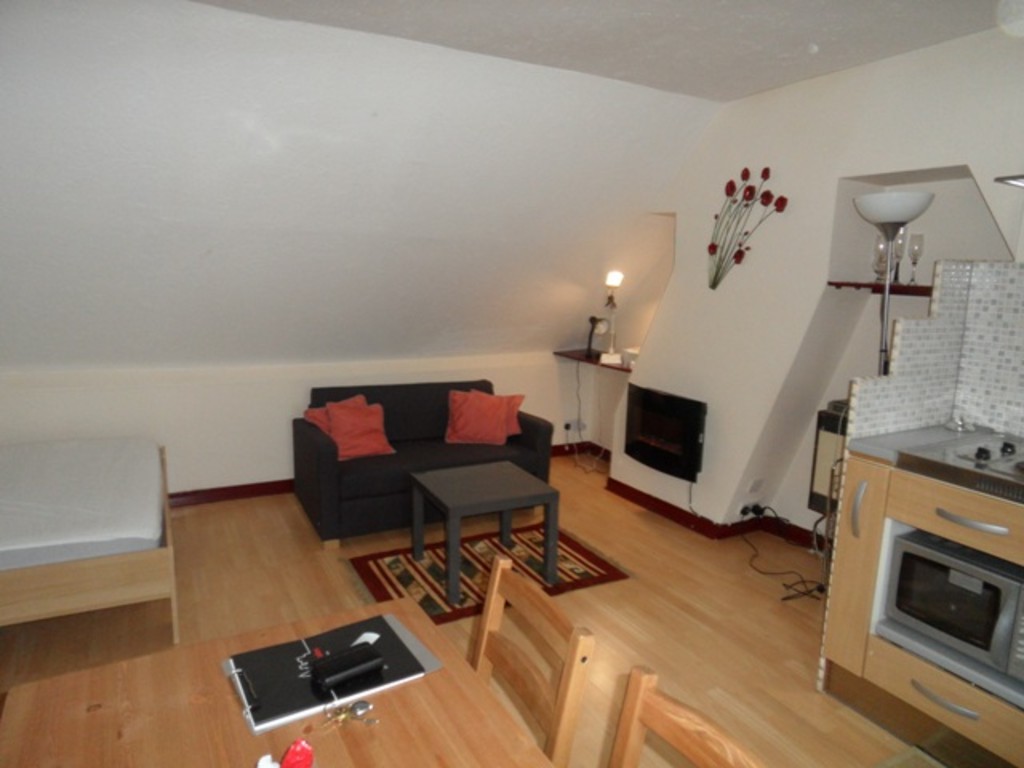 1 bed flat to rent in St Stephens Road, Middlesex  - Property Image 1