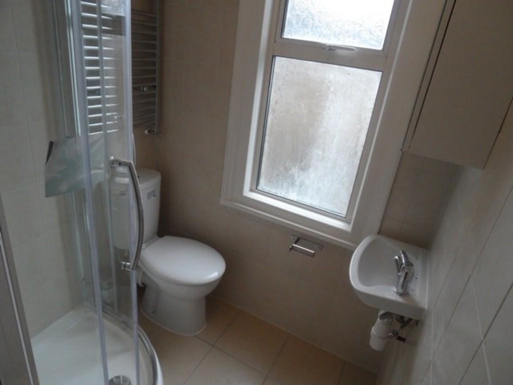 1 bed house share to rent in Bright & Beautiful Studio - Bellclose Road UB7 1