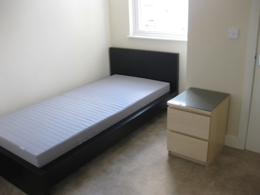 **INCLUDING COUNCIL TAX & WATER BILLS**A Lovely, modern clean double room with En-Suite**Empire Estates are pleased to present this recently decorated double room - fully furnished and superbly located on Grove Road, Hounslow Central. Benefits include: double glazing, electric heating, fully furnished high standard furniture - large wardrobe, chest of drawers, double bed with mattress, fridge/freezer & a microwave. Other benefits include: modern en-suite bathroom, TV aerial socket, telephone line, a shared fully fitted modern kitchen & allocated parking at the front and rear. The property is very close proximity to Hounslow High Street, amenities, restaurants with excellent transport links including Hounslow Central Tube Station, Hounslow Railway Station, bus stops for easy access to Central London and surrounding areas! SINGLE PERSON ONLY!!!