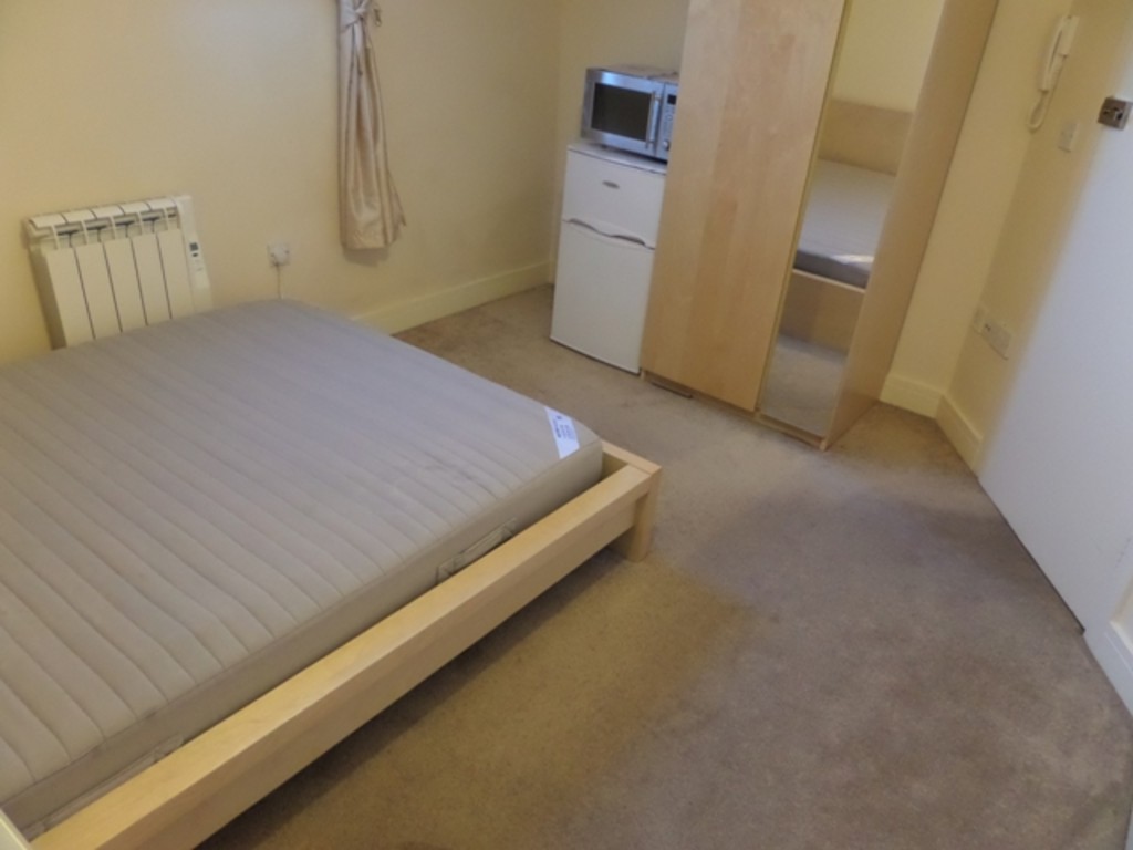 1 bed house share to rent in Grove Road R, Middlesex  - Property Image 2