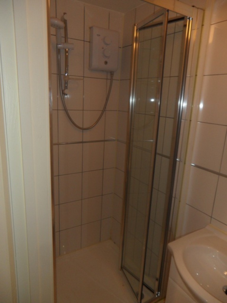 1 bed house share to rent in Grove Road R, Middlesex  - Property Image 3