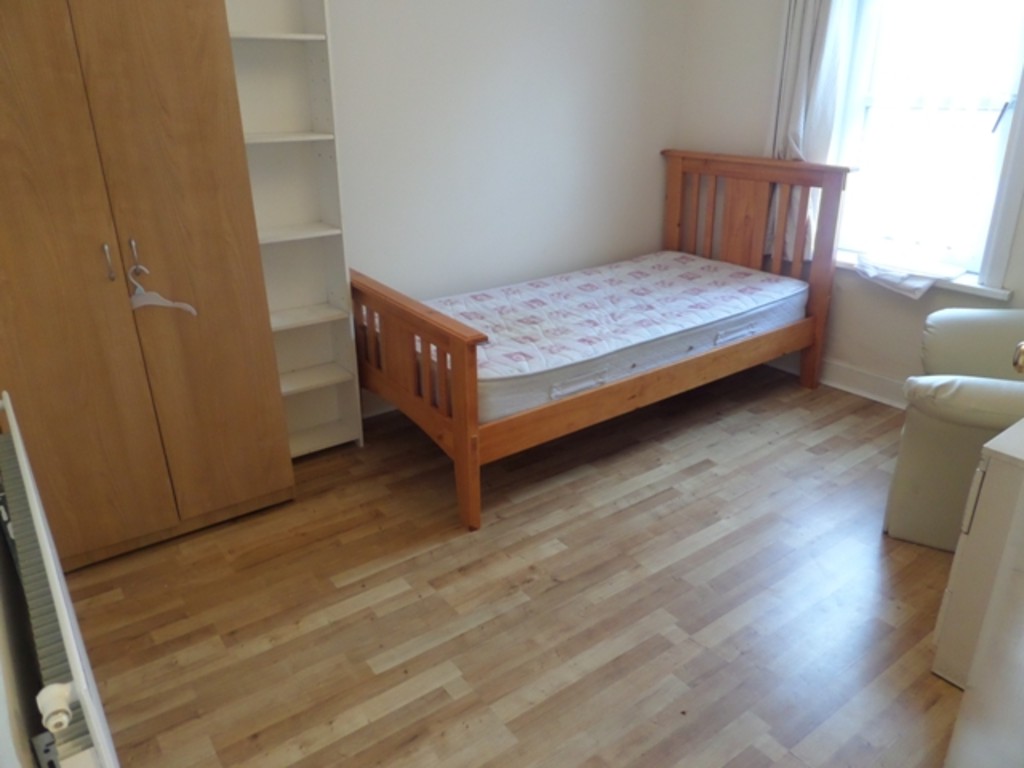2 bed terraced house to rent in Martindale Road, Middlesex  - Property Image 10