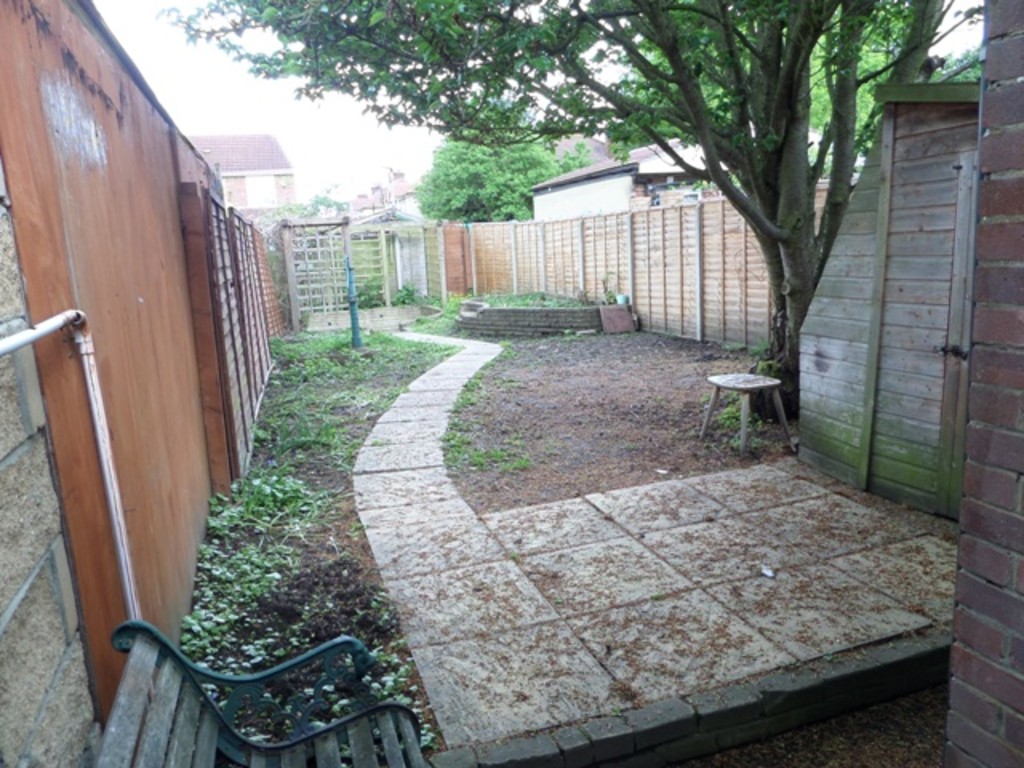 2 bed terraced house to rent in Martindale Road, Middlesex 10