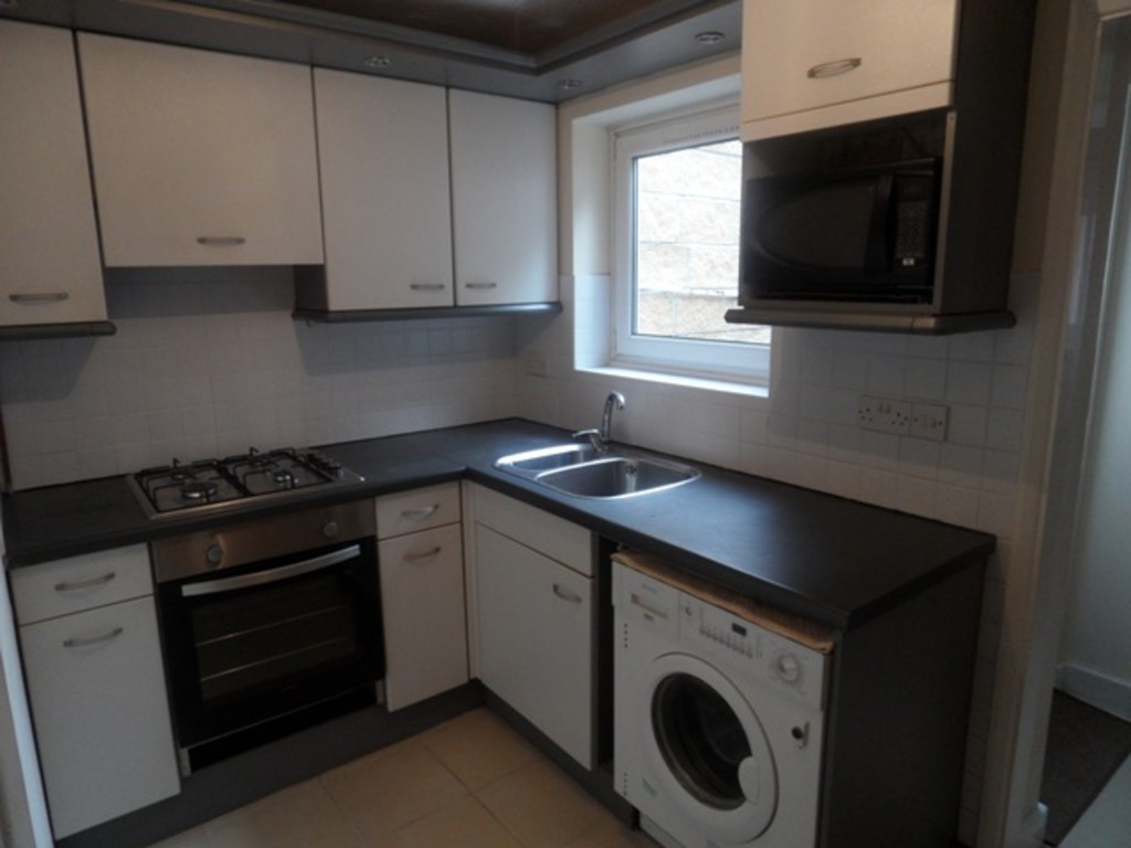 2 bed terraced house to rent in Martindale Road, Middlesex  - Property Image 2