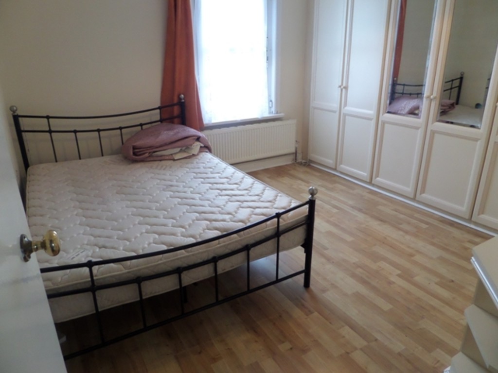 2 bed terraced house to rent in Martindale Road, Middlesex  - Property Image 3