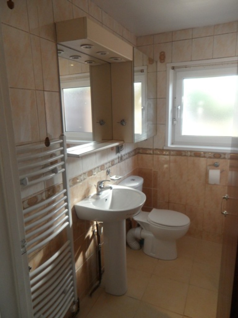 2 bed terraced house to rent in Martindale Road, Middlesex  - Property Image 4
