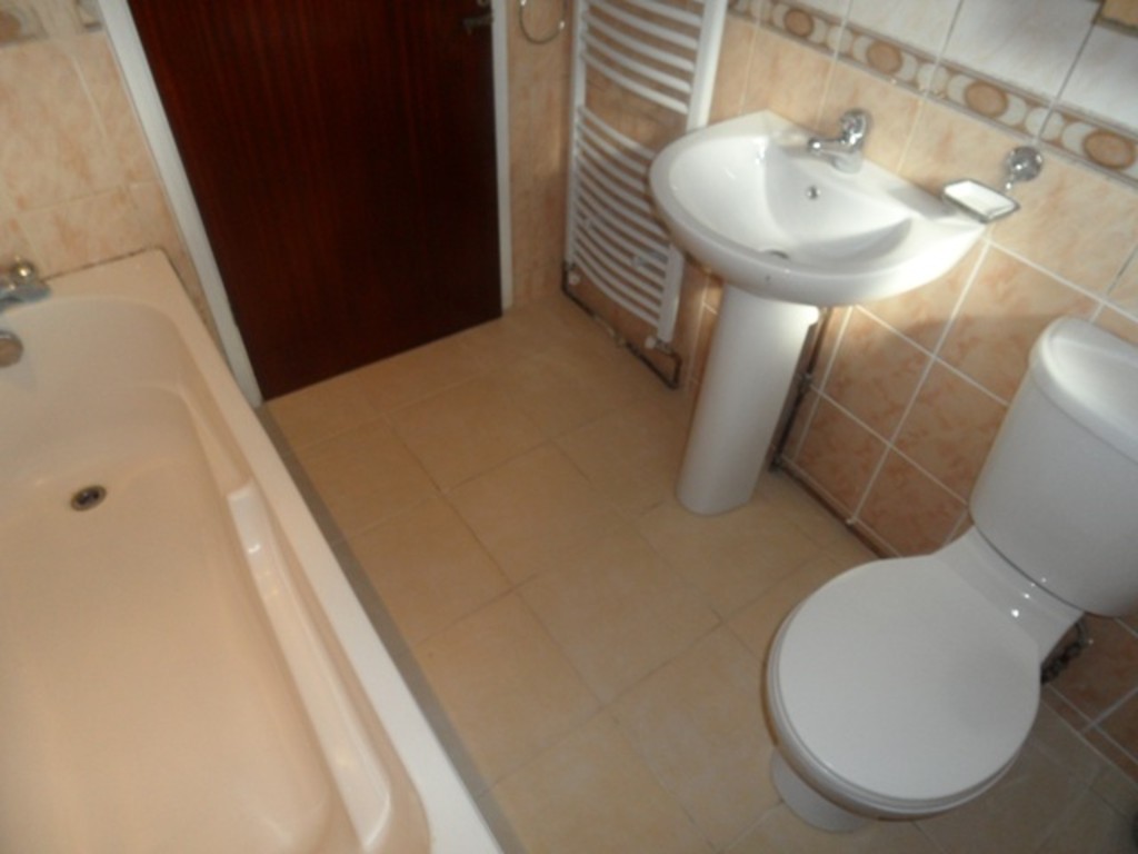 2 bed terraced house to rent in Martindale Road, Middlesex  - Property Image 5