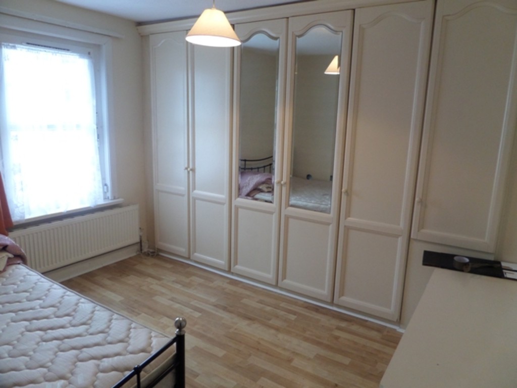 2 bed terraced house to rent in Martindale Road, Middlesex  - Property Image 8
