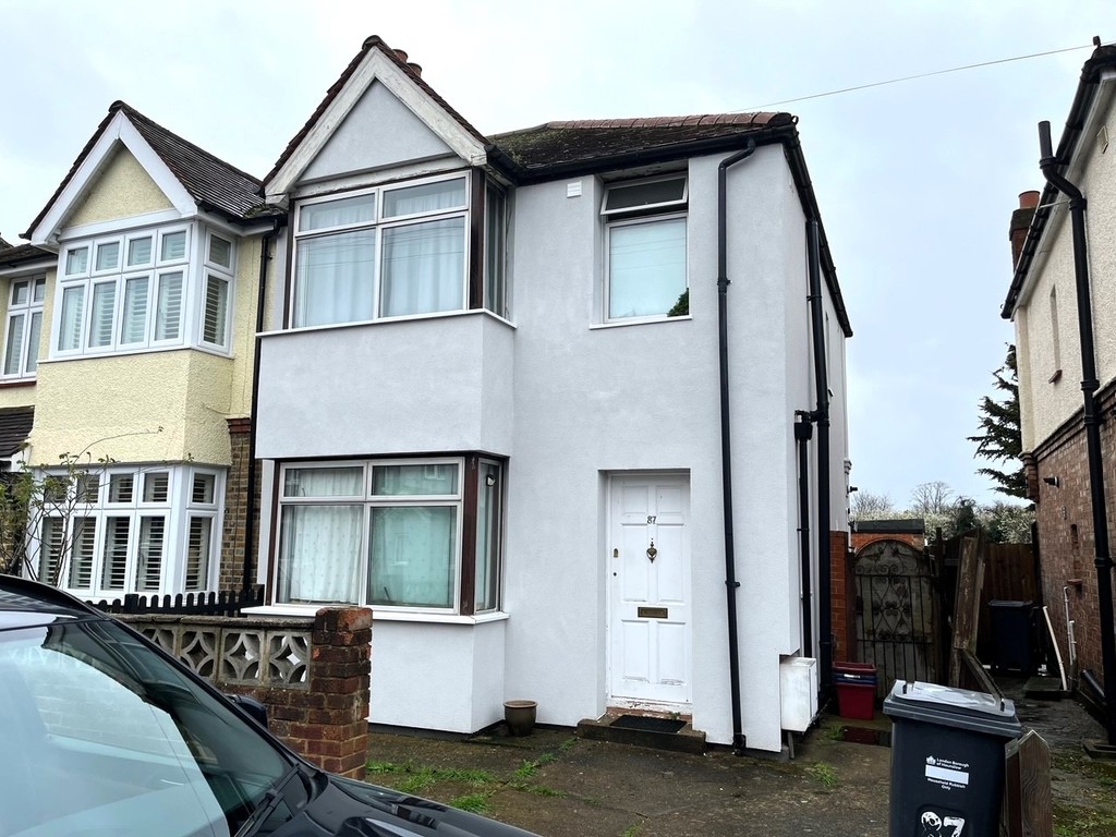 4 bed semi-detached house to rent in Shaftesbury Avenue, Middlesex 0
