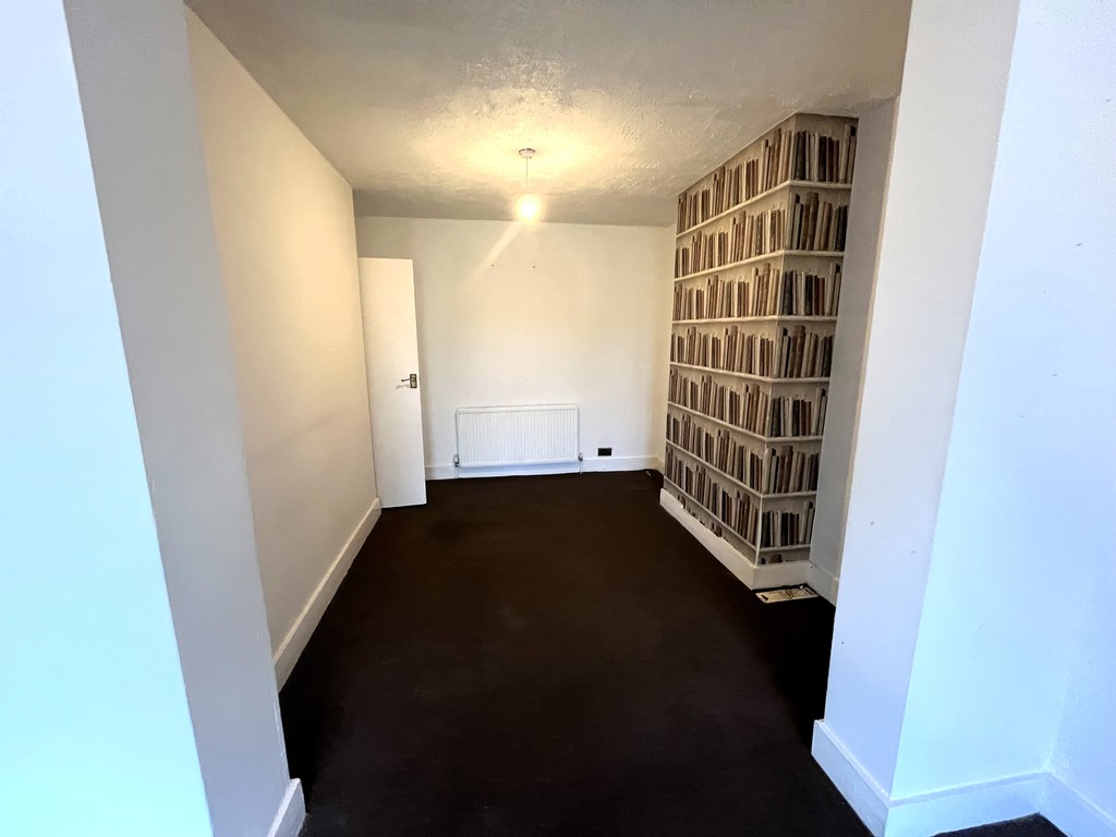 4 bed semi-detached house to rent in Shaftesbury Avenue, Middlesex 3