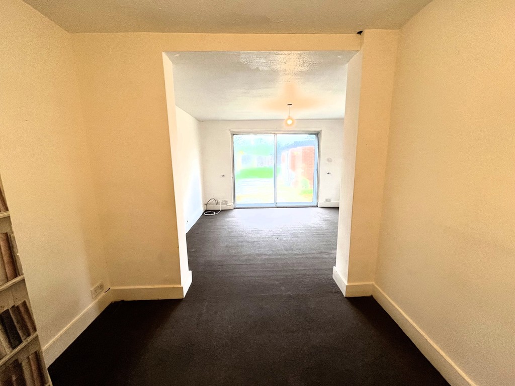 4 bed semi-detached house to rent in Shaftesbury Avenue, Middlesex 4