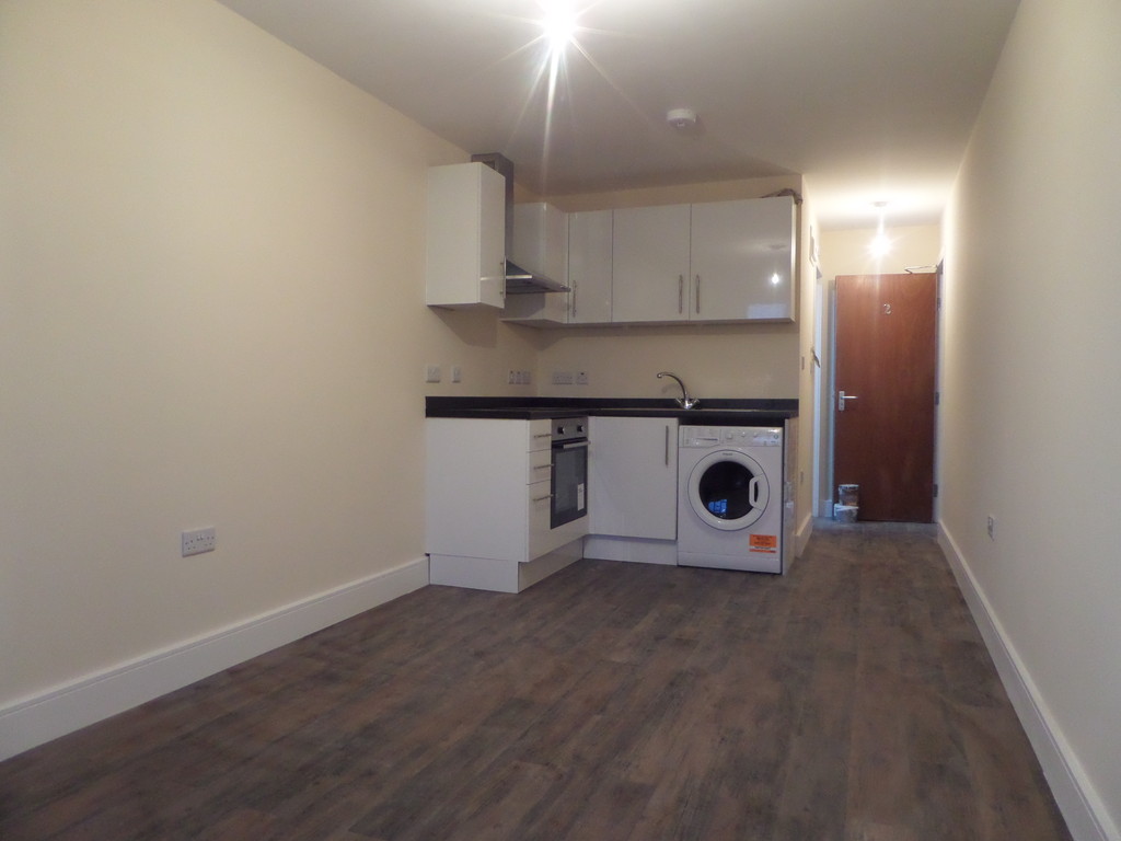 1 bed studio flat to rent in Staines Road, Feltham  - Property Image 1