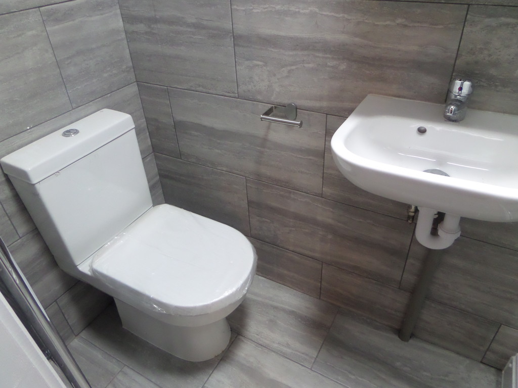 1 bed studio flat to rent in Staines Road, Feltham  - Property Image 4