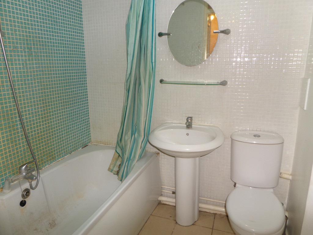 2 bed flat to rent in Angelfield, Hounslow  - Property Image 6