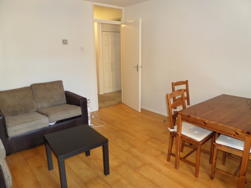 2 bed flat to rent in Angelfield, Hounslow  - Property Image 2