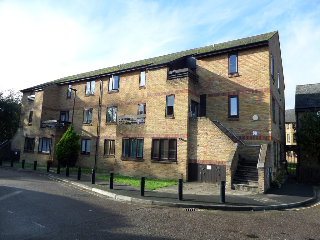 Situated just 5 mins walk from HOUNSLOW MAINLINE STATION is this 2 BED FULLY FURNISHED FIRST FLOOR FLAT.  The property comprises of a bright & airy LIVING ROOM, FITTED KITCHEN, FAMILY BATHROOM AND 2 DOUBLE BEDROOMS. The property is within close distance to Hounslow Central Train Station, High Street, local shops, surrounding areas such as Isleworth & Whitton & also has bus stops with good transport links.  AVAILABLE 1ST SEPT 2025.  COUNCIL BAND C - £ 1854.06 APPROX PER ANNUM
