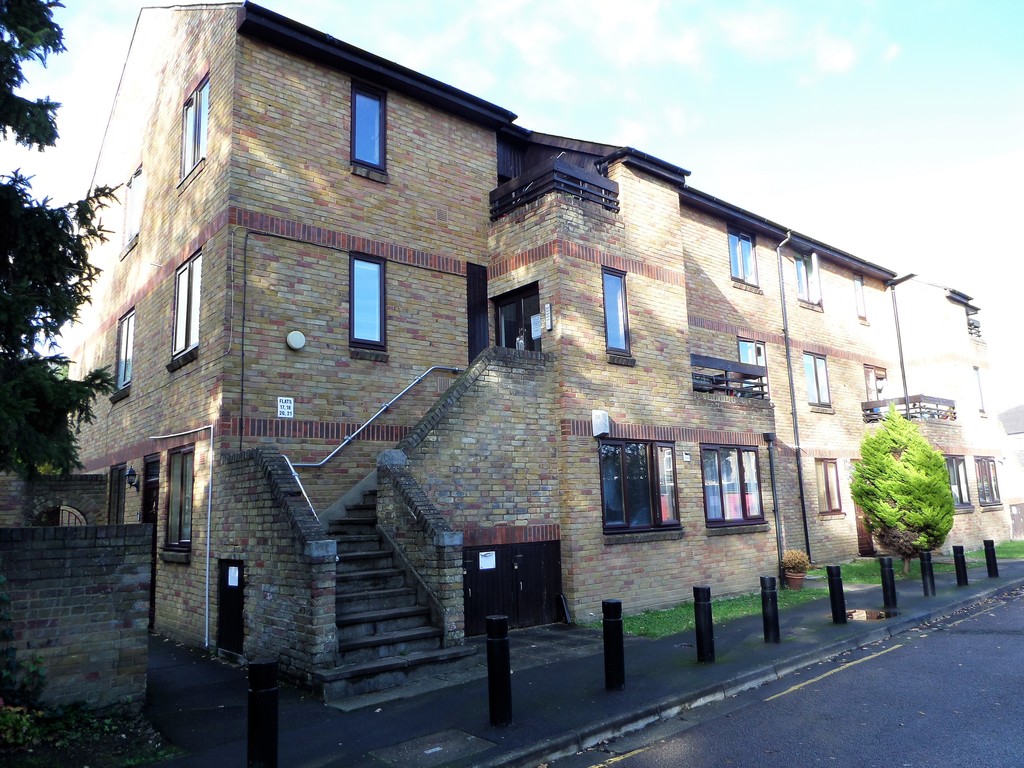 2 bed flat to rent in Angelfield, Hounslow  - Property Image 11