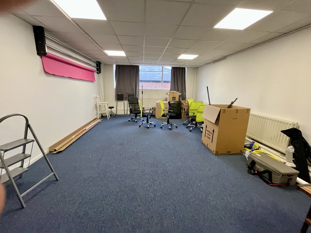 To rent in Staines Road, Hounslow 4