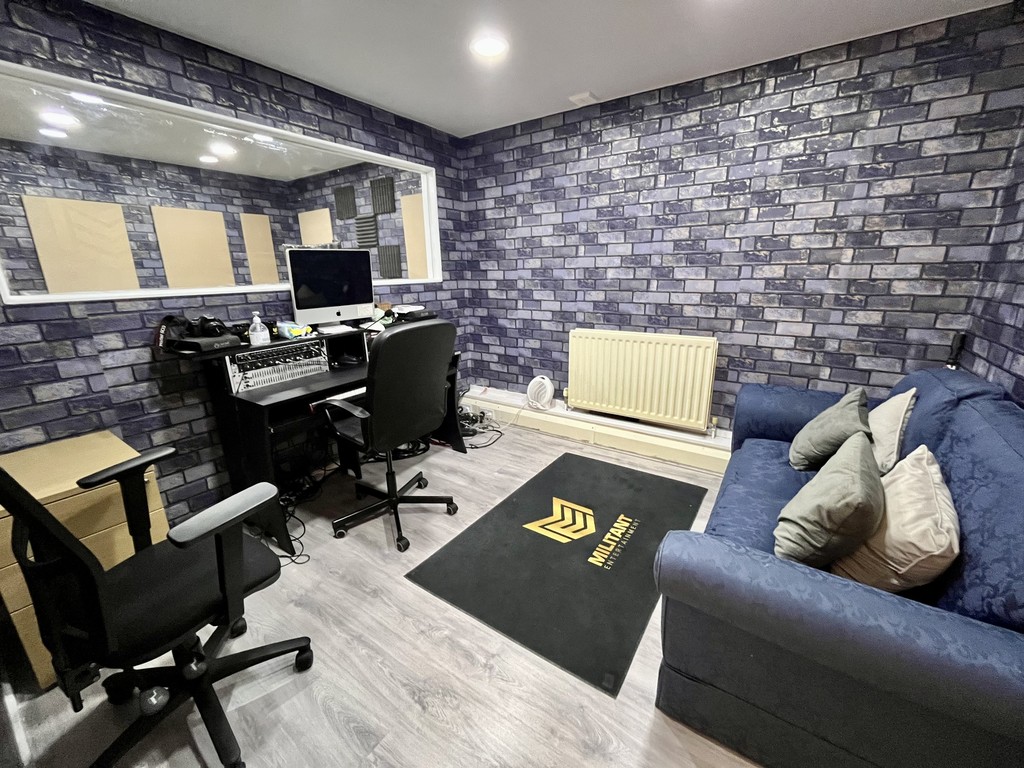 To rent in Staines Road, Hounslow - Property Image 7