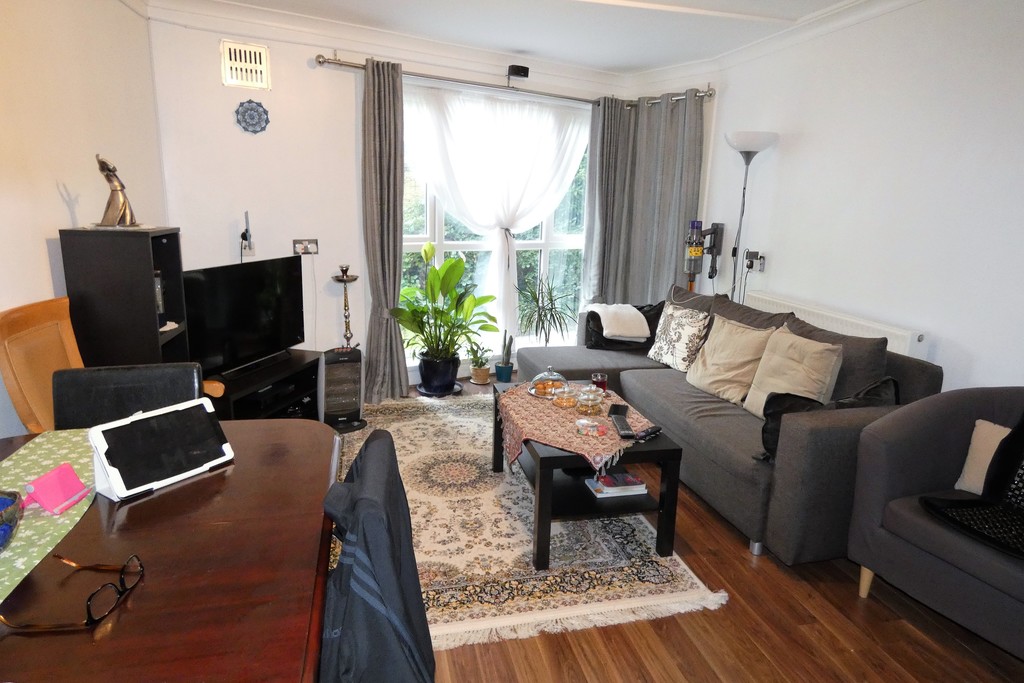 1 bed apartment for sale in Garrick Close, London 0