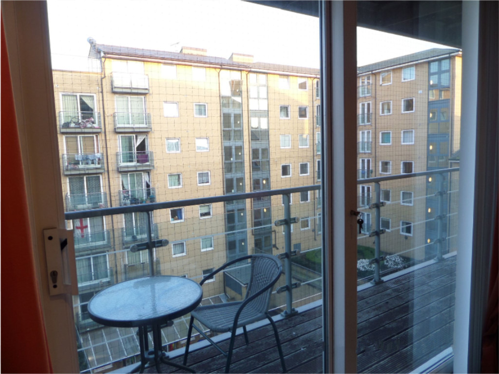 1 bed apartment to rent in Highfield Road, Feltham 2