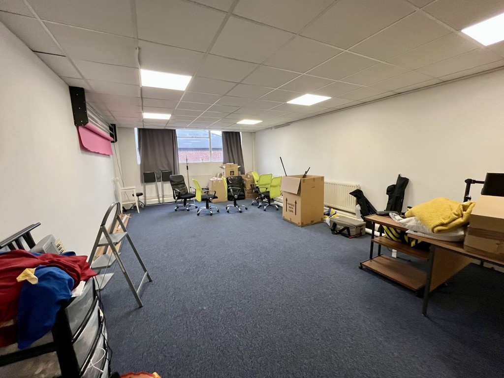 To rent in Staines Road, Hounslow 3