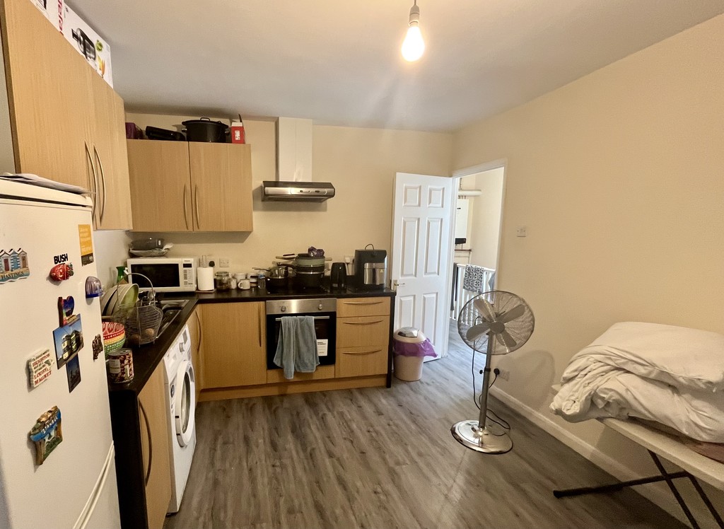 2 bed flat to rent in Staines Road  - Property Image 2