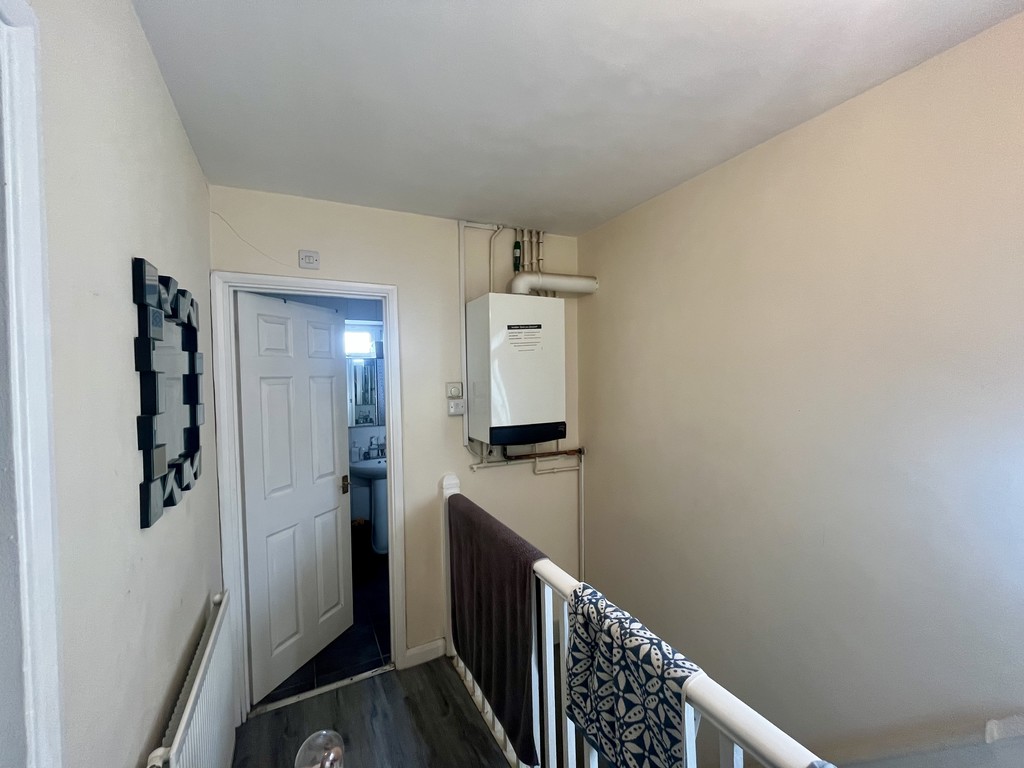2 bed flat to rent in Staines Road  - Property Image 3