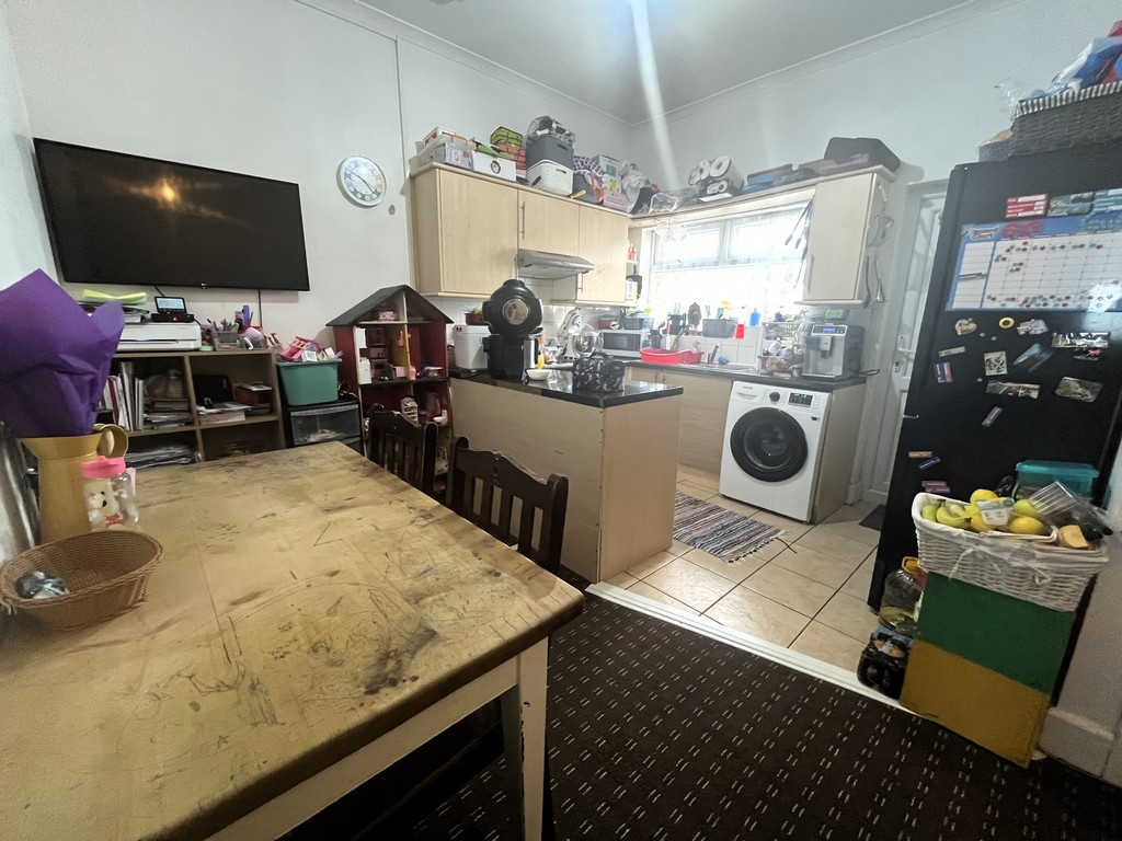 1 bed flat to rent in Fairfield Road, West Drayton  - Property Image 2