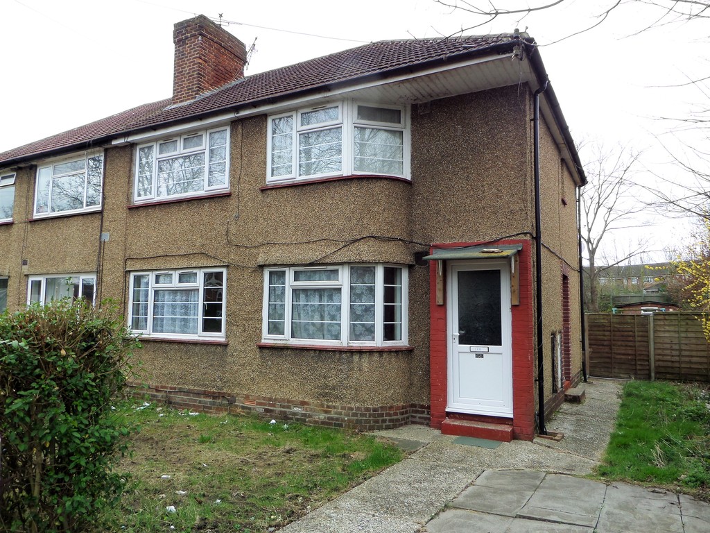 Situated off Delamere Road is this Well Presented and Spacious 2 BED FIRST FLOOR FLAT TO LET.  Benefits from its own PRIVATE REAR GARDEN and comprises Living Room, 2 Good Sized bedrooms, Bathroom / WC.  Located just a short walk from Uxbridge Road and the local shops.  Features include Gas Central Heating and Double Glazing.  The property is available to LET IMMEDIATELY & Early viewings are highly recommended. COUNCIL TAX is £1518.52