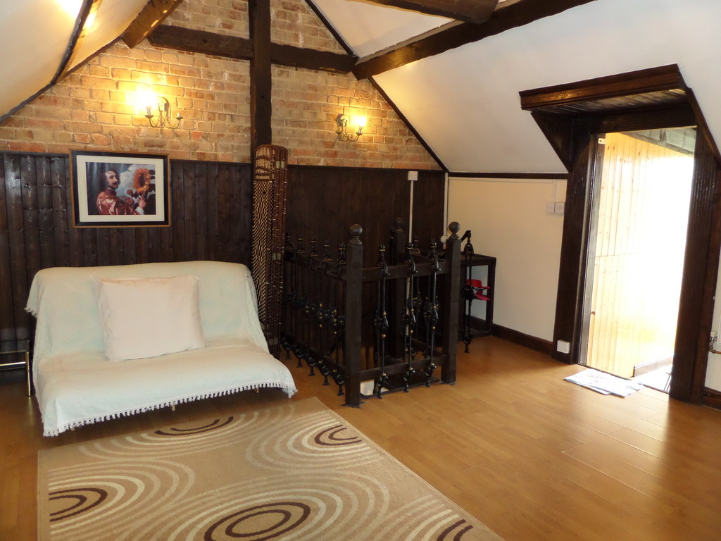 2 bed flat for sale in Staines Road, Feltham  - Property Image 14