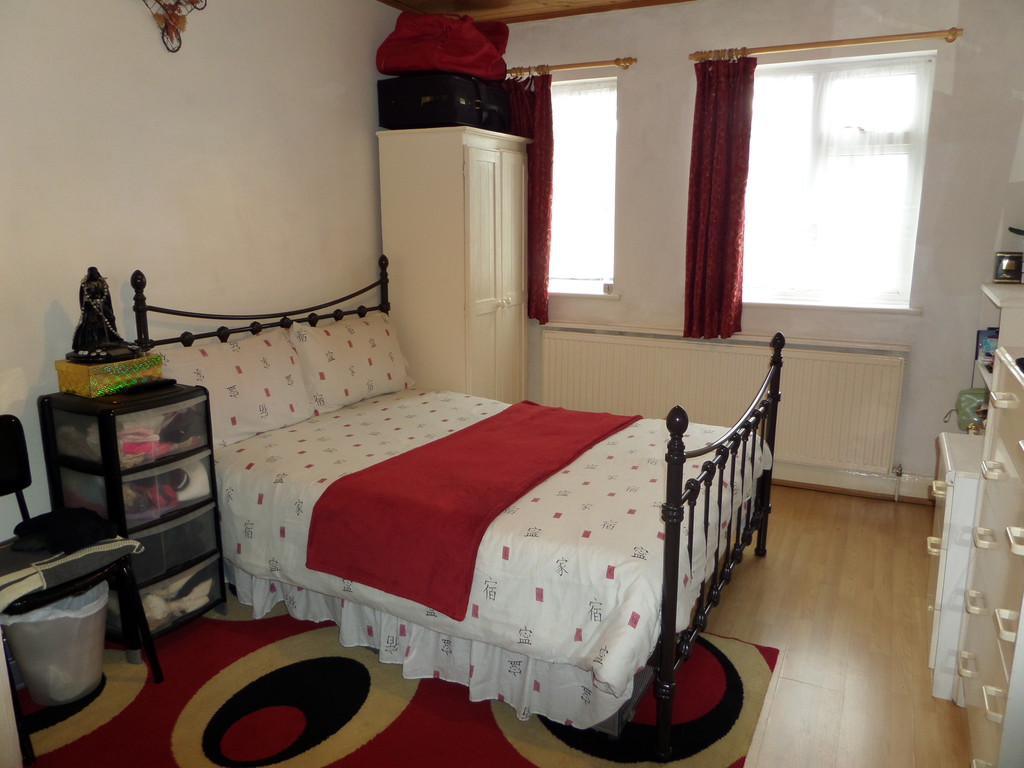 2 bed flat for sale in Staines Road, Feltham  - Property Image 4