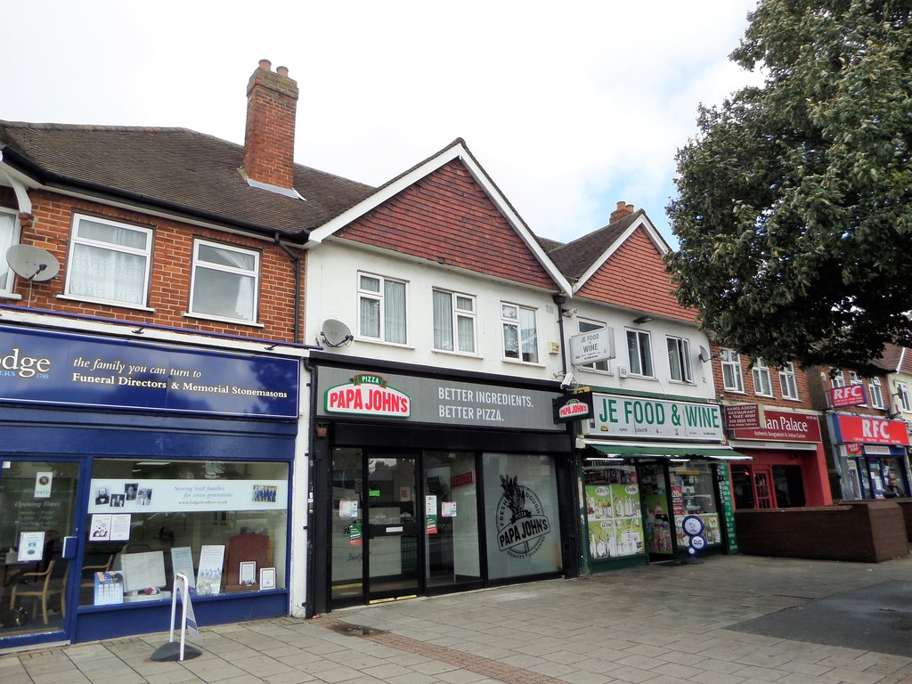 2 bed flat for sale in Staines Road, Feltham  - Property Image 1
