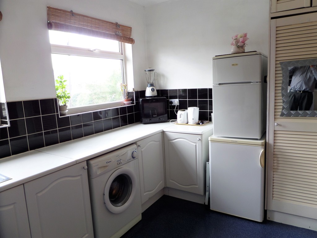2 bed flat for sale in Staines Road, Feltham  - Property Image 7