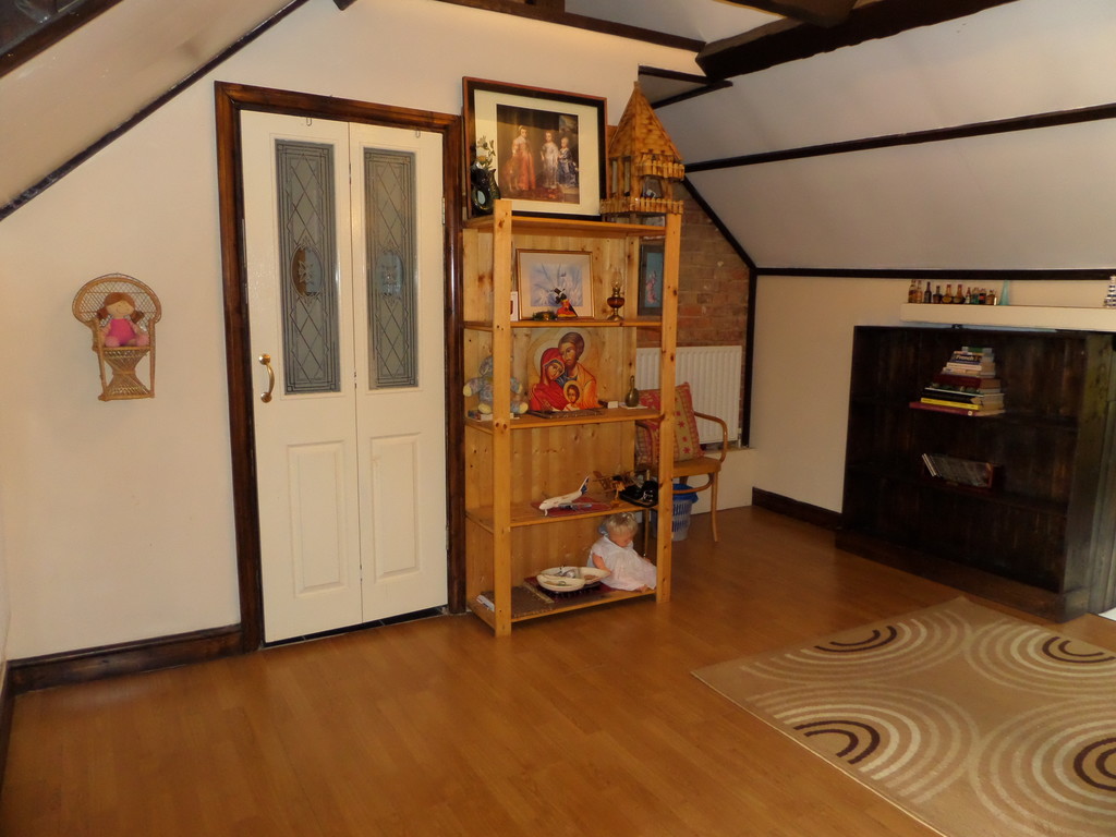 2 bed flat for sale in Staines Road, Feltham  - Property Image 11