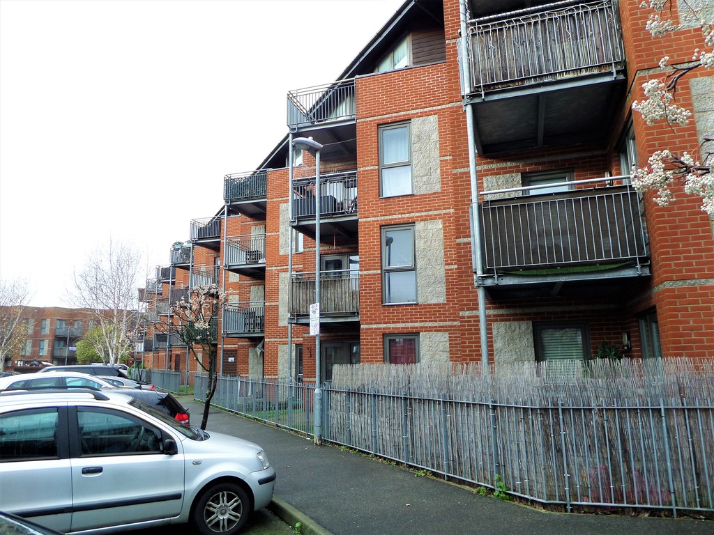 2 bed apartment for sale in Page Road, Feltham  - Property Image 10